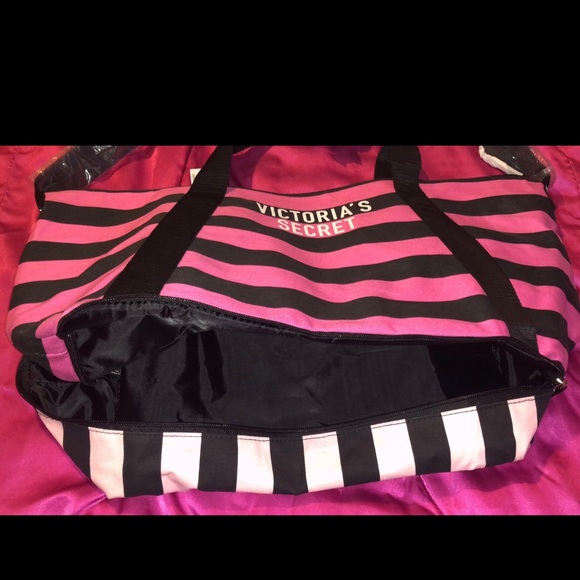 👛 sale! brand new! Victoria secret overnight bag! - Picture 3 of 7